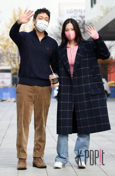 Son Seok-gu, Jeon Jong-seo — Arrival