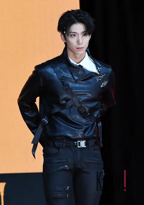 Hwiyoung (SF9) — SF9 Showcase