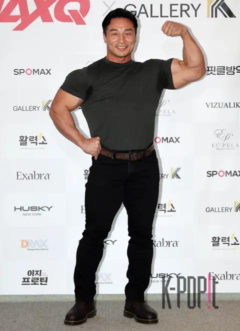 Choi Jae-deok — Max Q Photoshoot