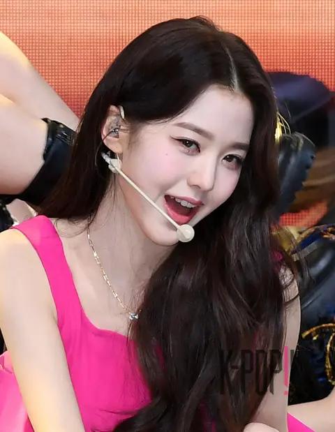 Wonyoung (IVE) — Showcase
