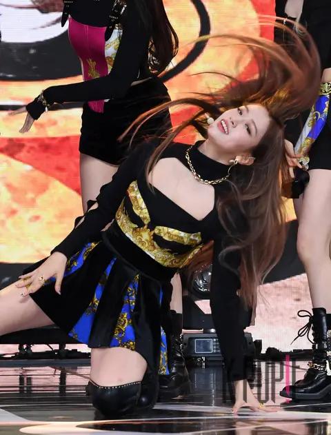 Yujin (IVE) — Showcase