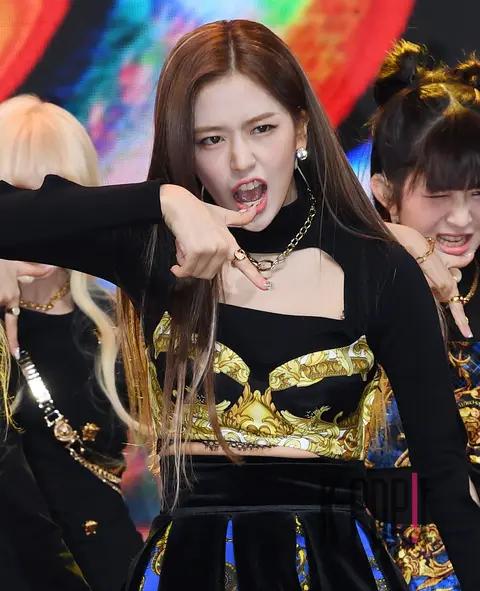 Yujin (IVE) — Showcase