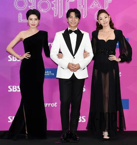 MC Jang Do-yeon, Lee Seung-gi, Han Hye-jin — SBS Entertainment Awards