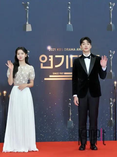 Hwang Bo-reum-byul, Kim Kang-min — KBS Drama Awards — 2021-12-31
