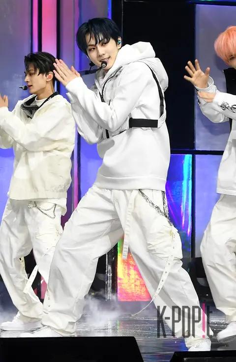 Jungwon (ENHYPEN) — Showcase