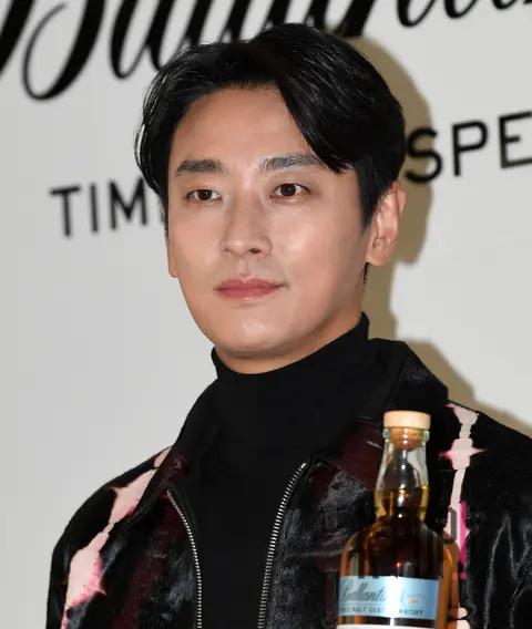 Joo Ji-hoon — Launch