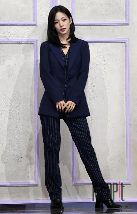 Lee Chae-young (fromis_9) — Showcase