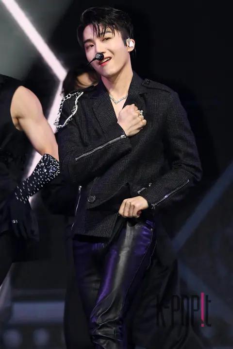 Jinho (PENTAGON) — Showcase