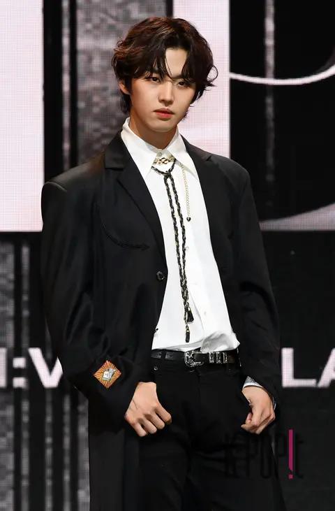 Hongseok (PENTAGON) — Showcase