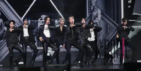 PENTAGON — Showcase