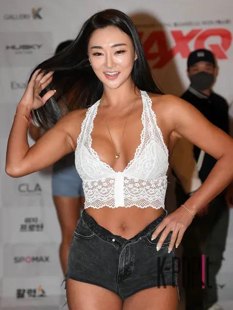 Kim Eun-ji — Max Q Photoshoot — 2022-02-08