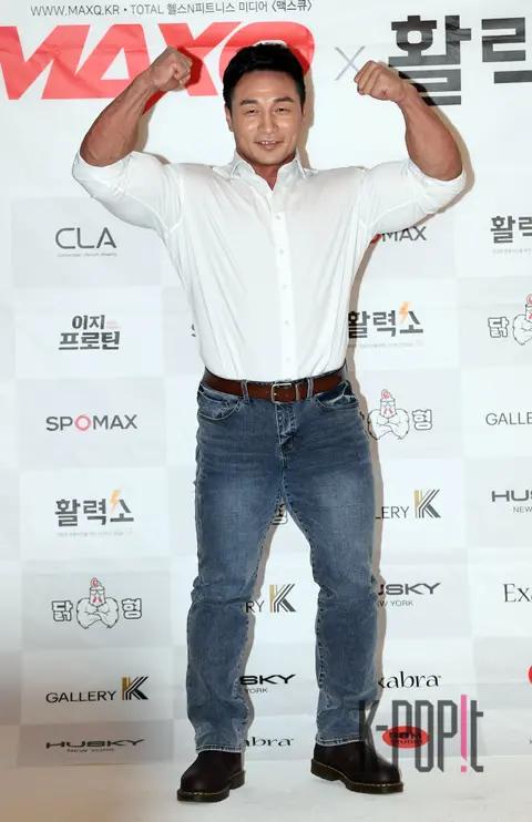 Choi Jae-deok — Max Q Photoshoot