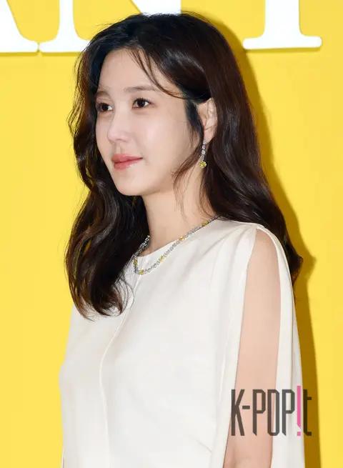 Lee Ji-a — Launch