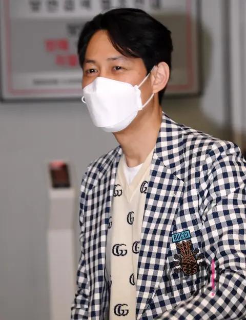 Lee Jung-jae — Airport