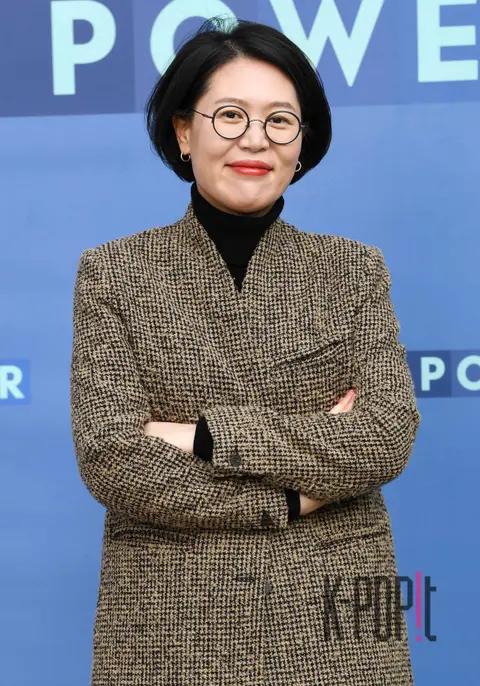 Hong Su-jeong — Interview