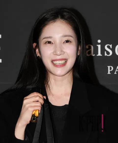 April Chaeryeong — Launch