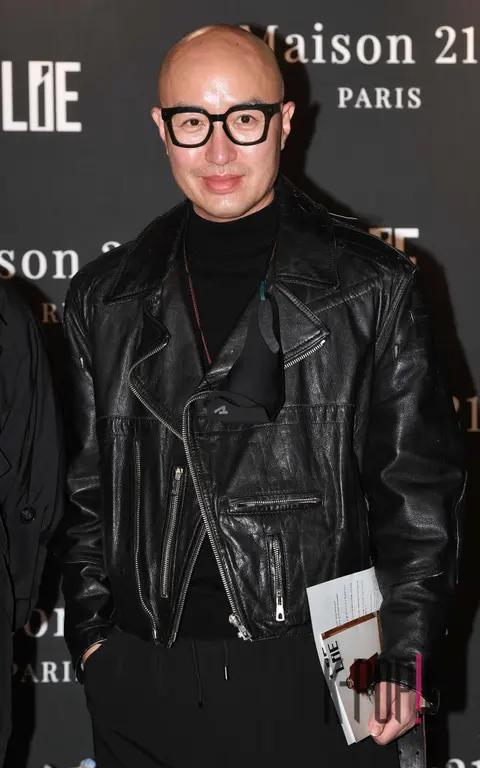 Hong Suk-cheon — Launch