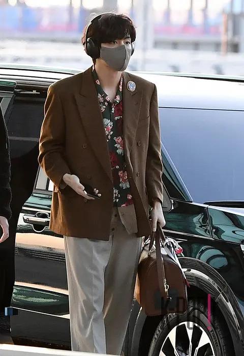 V (BTS) — Airport
