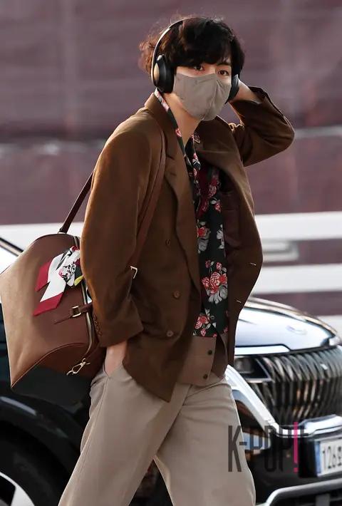 V (BTS) — Airport