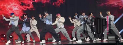 NINE.I — Showcase