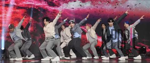 NINE.I — Showcase