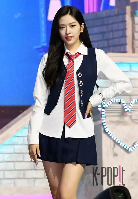 Yujin (IVE) — Showcase