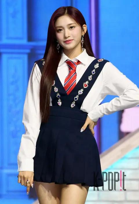 Leeseo (IVE) — Showcase