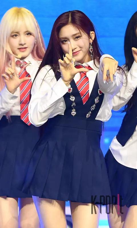 Leeseo (IVE) — Showcase