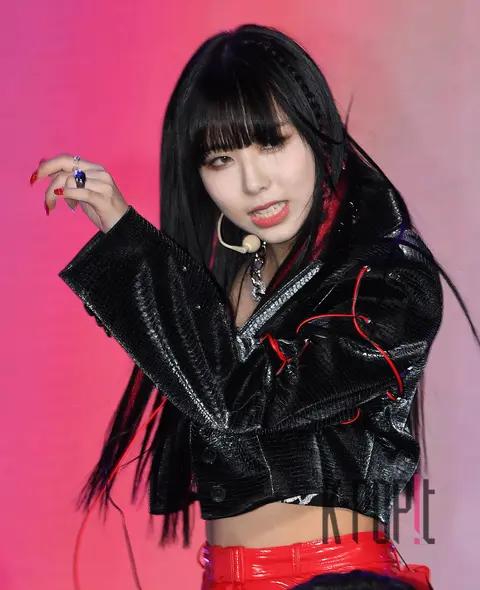 Yire (PURPLE KISS) — Showcase