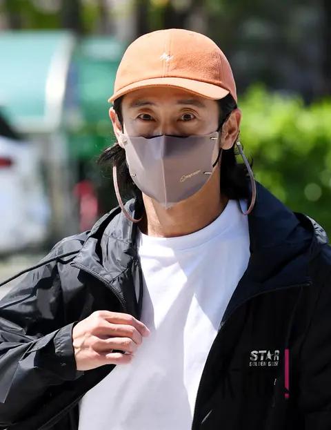 Shin Ha-kyun — Arrival