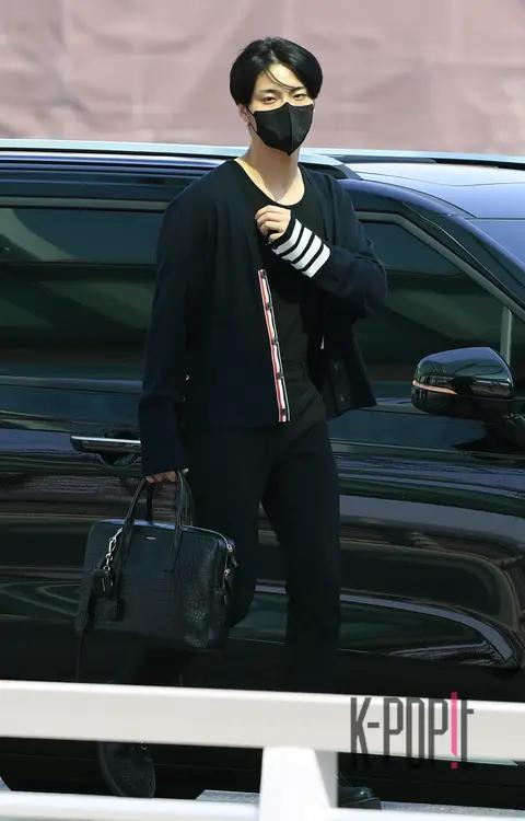 Seonghwa (ATEEZ) — Airport