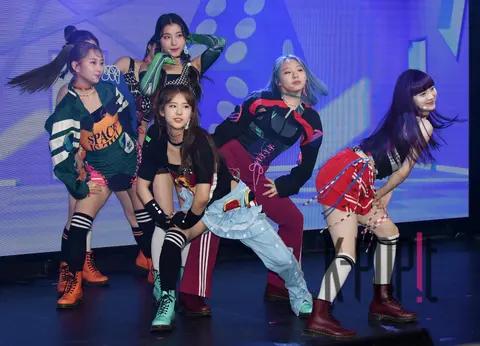 ICHILLIN' — Showcase