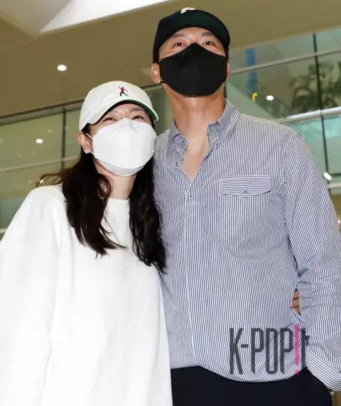 Hyun Bin, Son Ye-jin — Airport