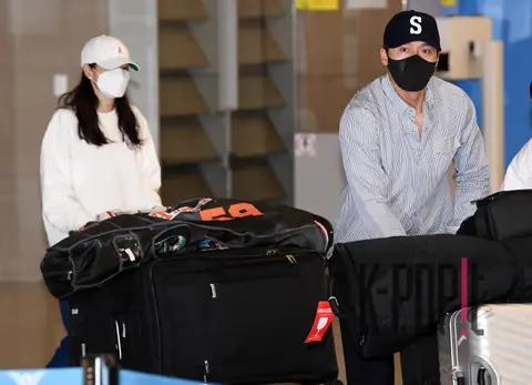 Hyun Bin, Son Ye-jin — Airport