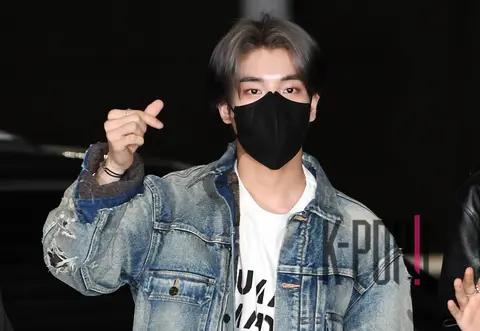 Jake (ENHYPEN) — Airport