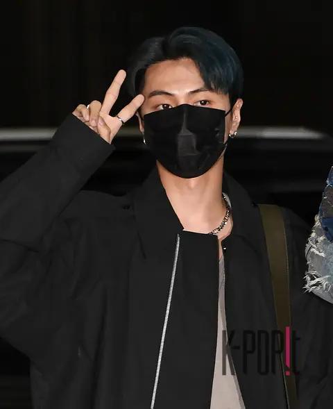 JAY (ENHYPEN) — Airport