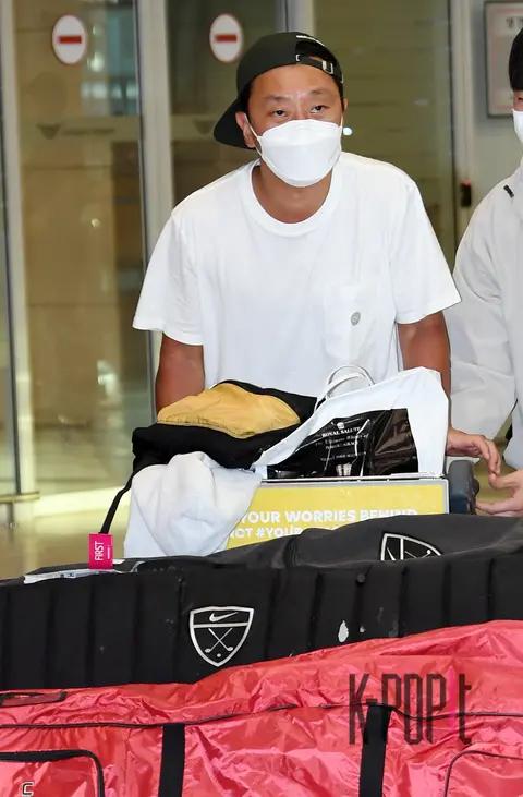 Lee Gyu-hyeok — Airport