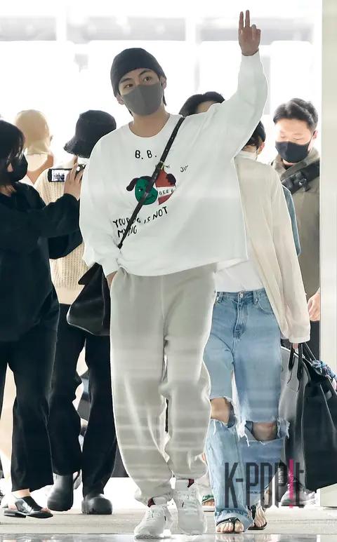 V (BTS) — Airport