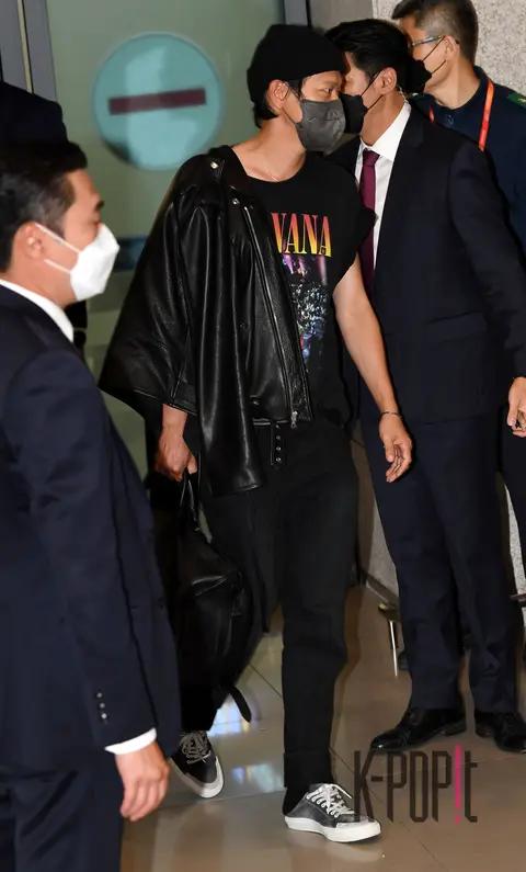 Kang Dong-won — Airport
