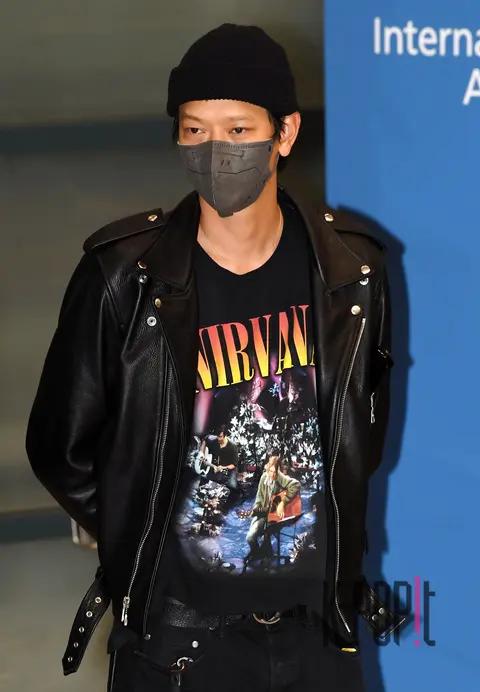 Kang Dong-won — Airport