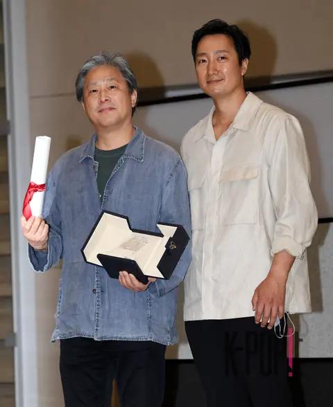 Director Park Chan-wook, Park Hae-il — Airport