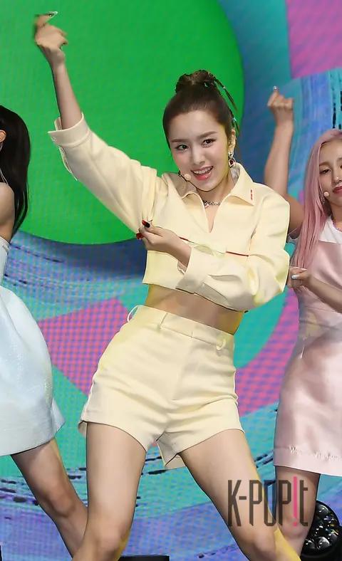 Lucy (LOONA) — Showcase