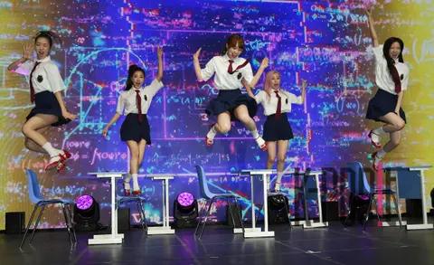 Woo-ah — Showcase