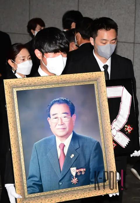 Joint Photography Pool — Song Hae Funeral Procession