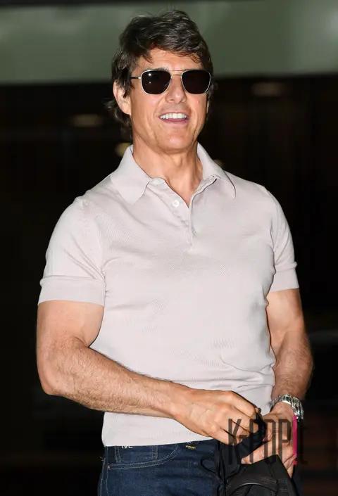 Tom Cruise — Airport Arrival