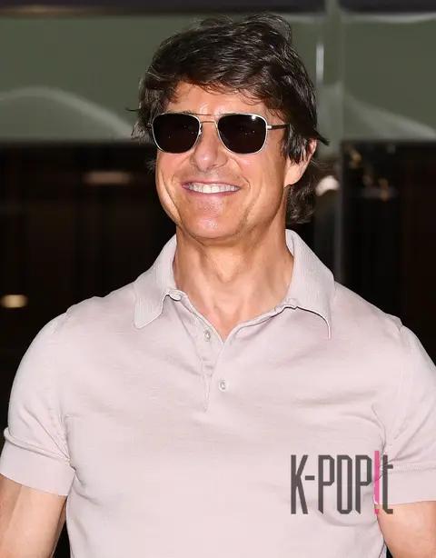 Tom Cruise — Airport Arrival