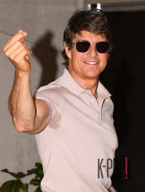 Tom Cruise — Airport Arrival