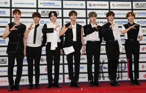 DRIPPIN — Dream Concert Photowall