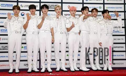 Gold Child — Dream Concert Photowall