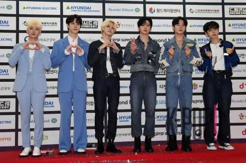 Weyi — Dream Concert Photowall